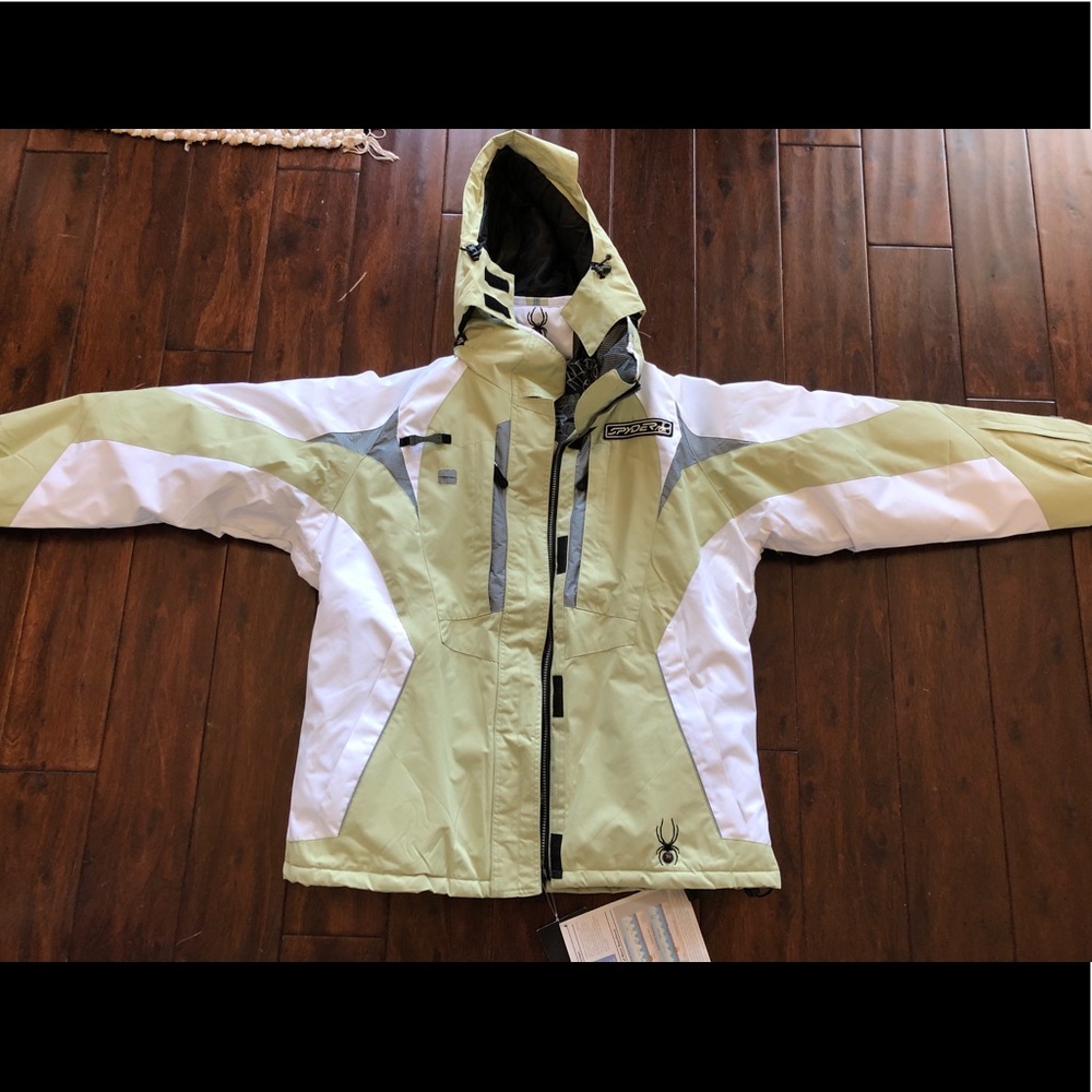 Women’s Spyder snow suit. BRAND NEW!! Never worn.